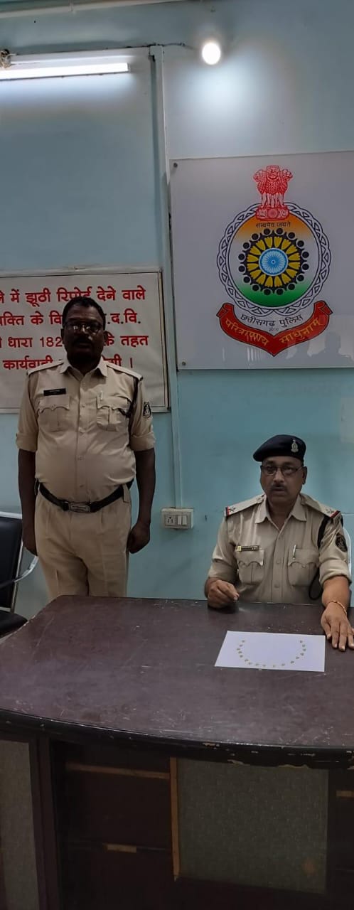 चोरी का फरार आरोपी गिरफ्तार, आरोपित से सोने का 17 पदक बरामद….