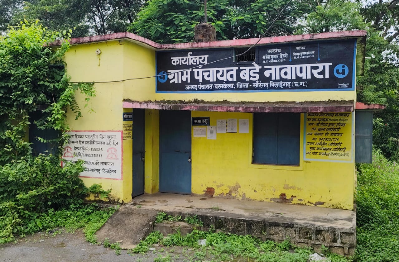 बड़े नावापारा से खैरगढ़ी मार्ग स्वच्छ भारत मिशन के दावे का खोल रही पोल ,रास्ते में बयां कर रही तस्वीर,जिम्मेदार बेसुध,बड़ी बीमारी को न्योता दे रही सड़क
