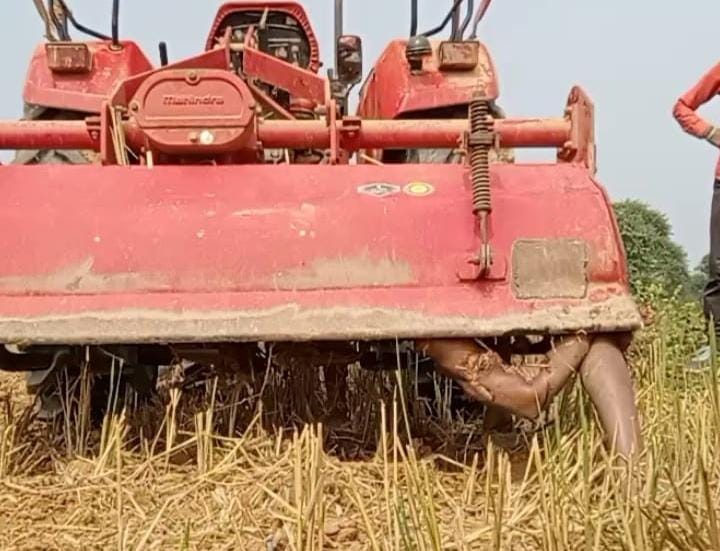 खेत जोत रहे ट्रेक्टर में बैठा बच्चा गिरा , गिरकर रोटावेटर के अंदर फंस कर नाबालिग बच्चे की मौत….