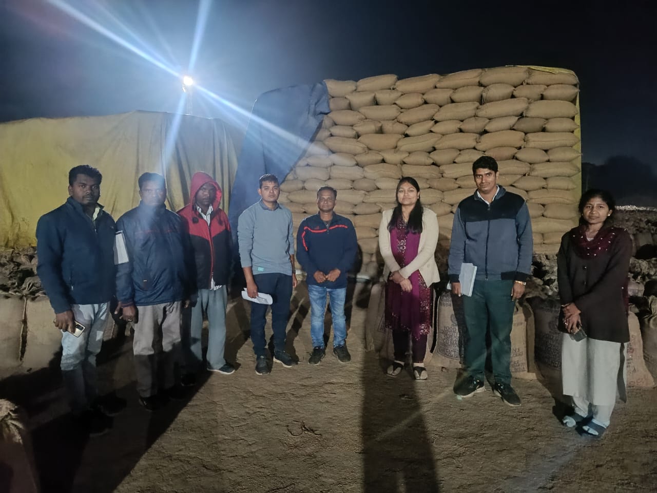 रायगढ़:धान खरीदी अनियमितता पर बड़ी कार्यवाही….तमनार खरीदी केंद्र के भौतिक सत्यापन में मिली गंभीर अनियमितताजांच के दौरान रिकॉर्ड में दर्ज मात्रा से 6529 बोरी धान मिला कम, बारदानों में भी मिली अनियमितता