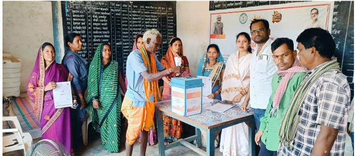 प्रदेश-व्यापी सुशासन तिहार के दूसरे दिन भी लोगों का दिखा उत्साहगांव-गांव, शहर-शहर में लोग समाधान पेटियों में जमा कर रहे आवेदन