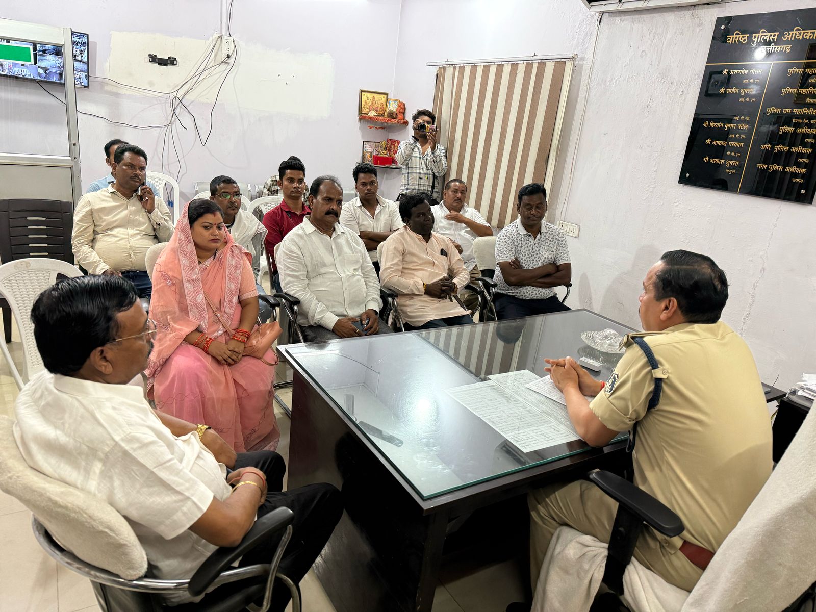 ● थाना प्रभारी ने पार्षदों संग ली बैठक, समाजहित में उत्कृष्ट कार्य करने वाले नागरिकों को किया सम्मानित…..