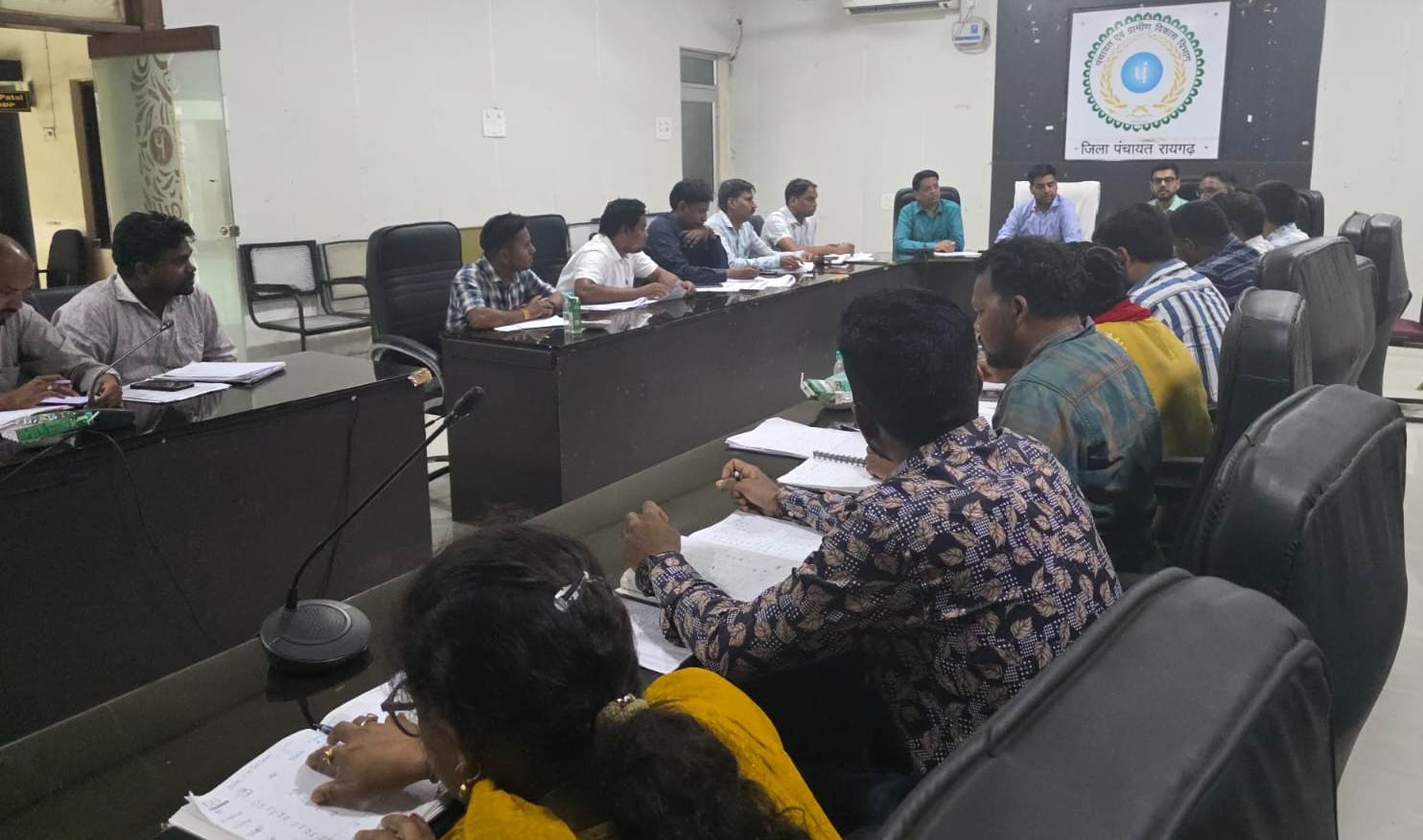 पीएम आवास निर्माण में लापरवाही, तीन पंचायत सचिव निलंबित…