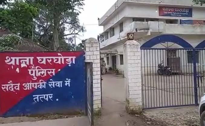 बिग ब्रेकिंग घरघोड़ा : पुलिस पर लगे गंभीर भ्रष्टाचार के आरोप, थाना प्रभारी समेत तीन पुलिसकर्मी लाइन अटैच, रिश्वतखोरी का हुआ पर्दाफाश…