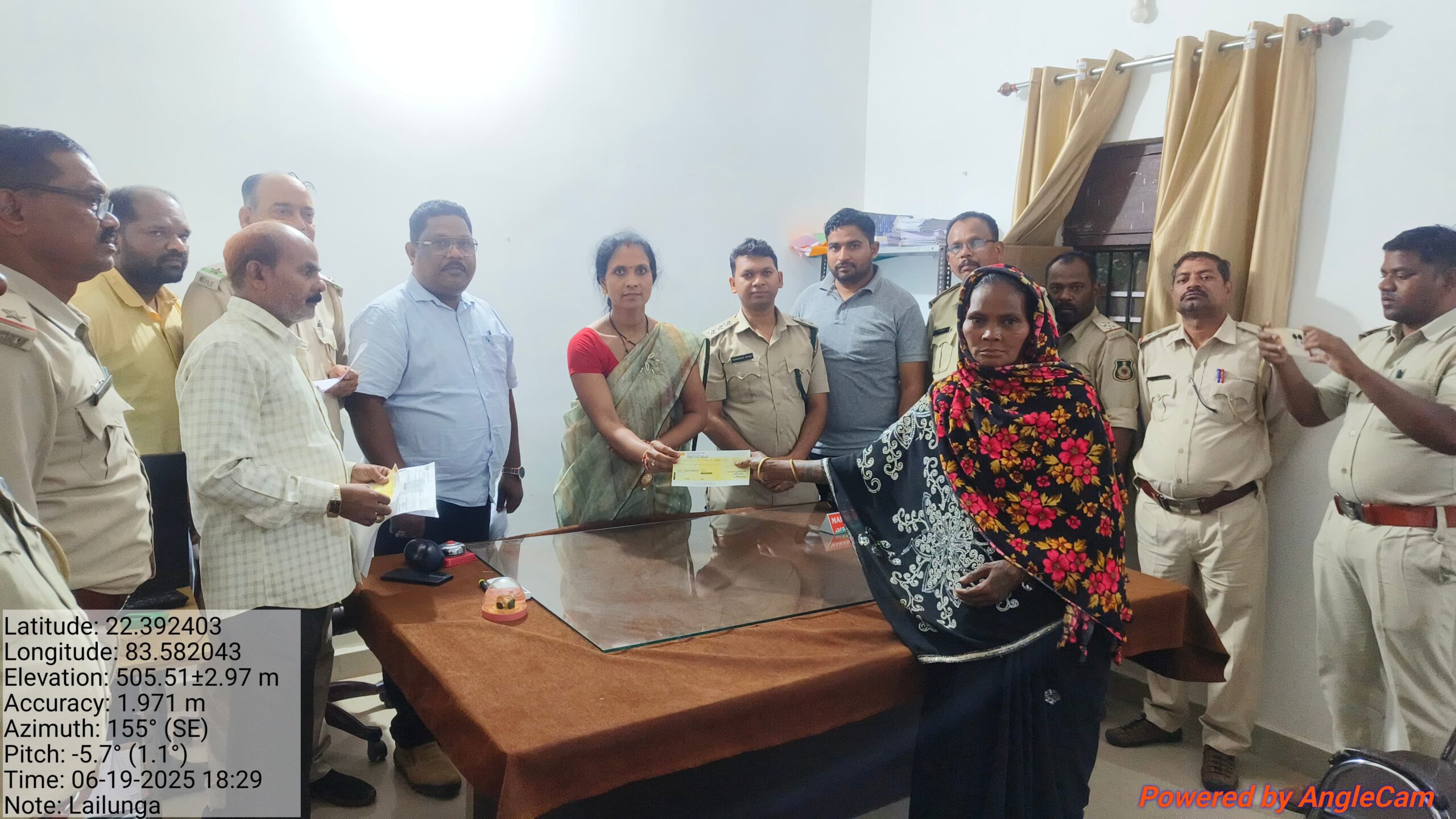 लैलूंगा जंगल बना मौत का सबब: हाथी-सुअर के हमलों में दो ग्रामीणों की दर्दनाक मौत, परिजनों को मिला 6-6 लाख मुआवजा….