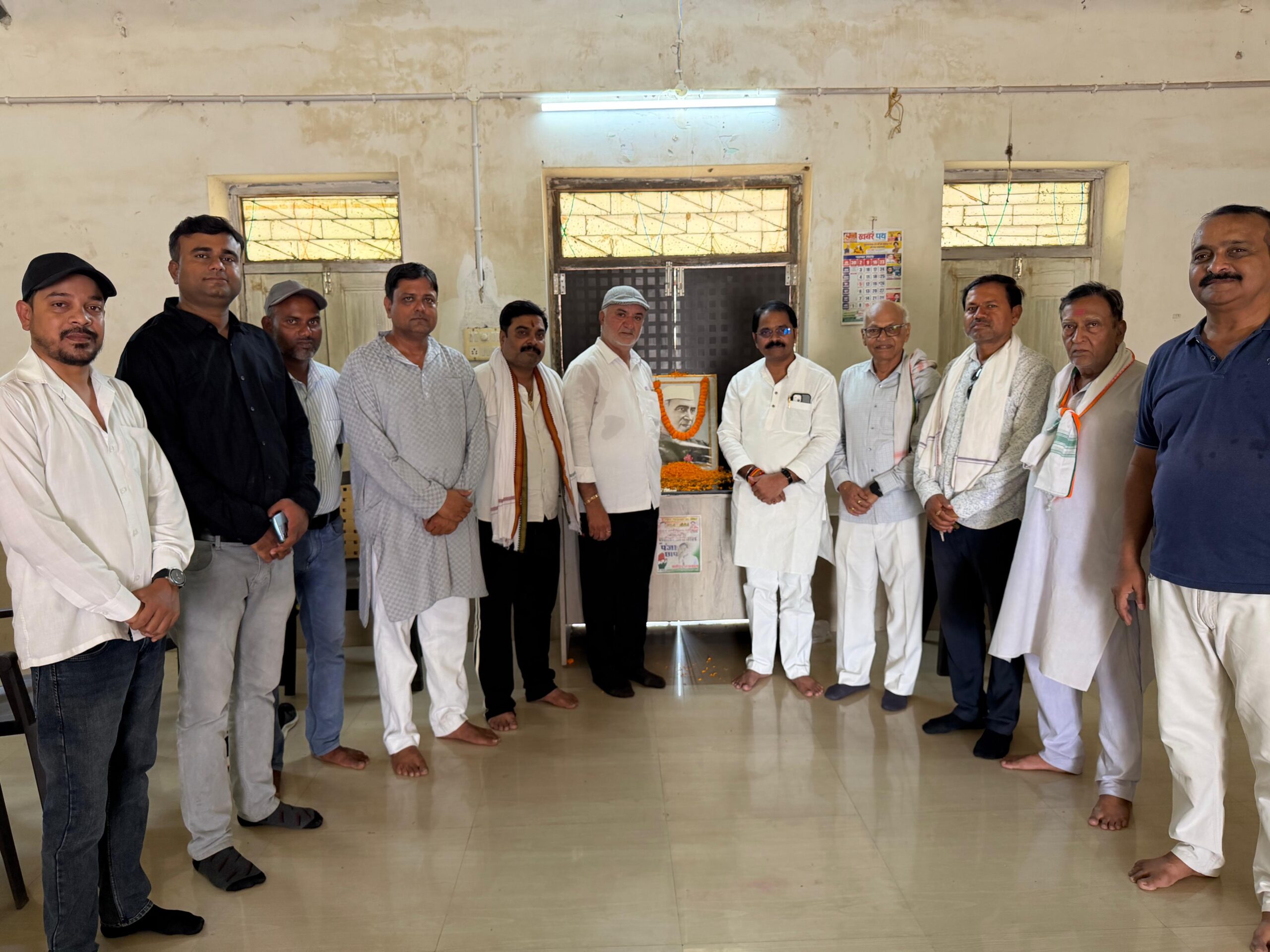 कांग्रेसजनों ने पं. जवाहरलाल नेहरू के पुण्यतिथि पर श्रद्धासुमन नमन किये